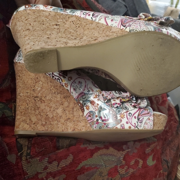 Aldo wedge floral peep toe sz 8.5 - Picture 3 of 5